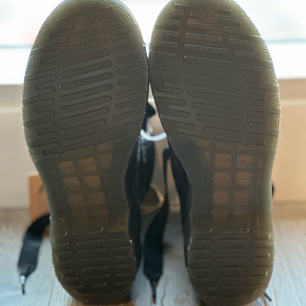 NWT Vegan Crushed Black Velvet Doc Martens with Ribbon Laces 💫🖤 - Picture 7 of 7